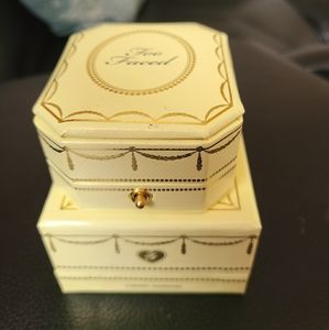 Too faced Diamond highlighter